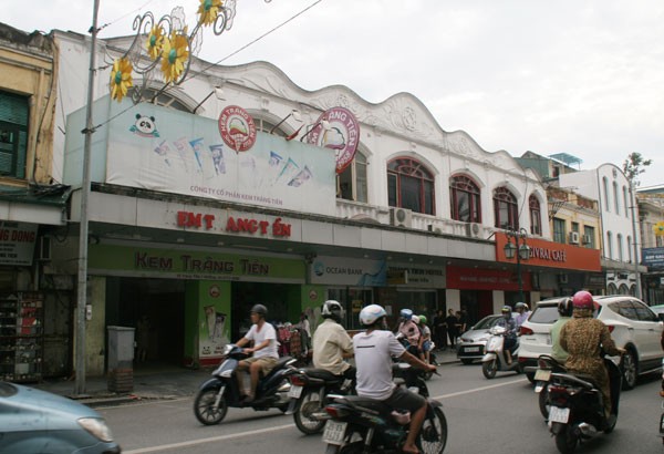 Biệt thự hoành tráng, đất vàng hoang tàn ven hồ Hoàn Kiếm - ảnh 1