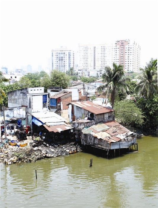 Quan chức có nhà lầu, xe hơi, con đi học nước ngoài tự túc...Tiền ở đâu ra? - ảnh 1