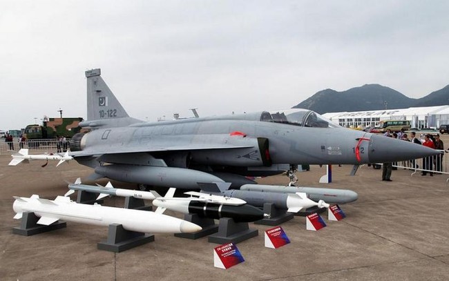 Philippines sẽ chỉ mua máy bay Kiêu Long Trung Quốc, MiG 29 Nga sau khi ông Duterte từ nhiệm? - ảnh 1