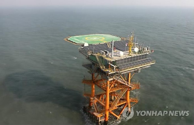 Hàn Quốc chặn trên 10 máy bay Trung Quốc trên không phận ở đá Ieodo - ảnh 1