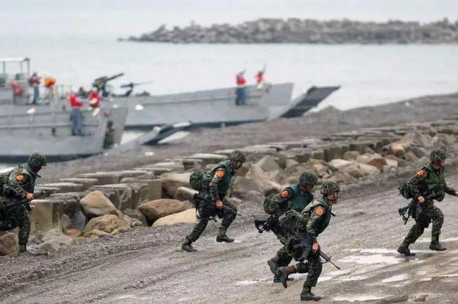 Trung Quốc chuyển lữ đoàn bộ binh thành lữ đoàn hải quân đánh bộ - ảnh 1