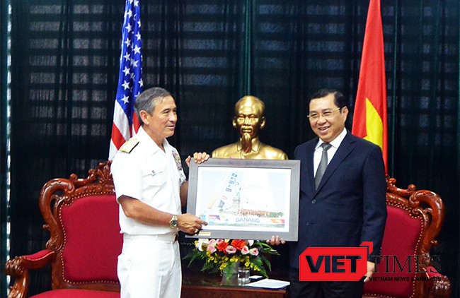 Tướng 4 sao Hải quân Mỹ - Đô đốc Harry B. Harris Jr. thăm Đà Nẵng - ảnh 2