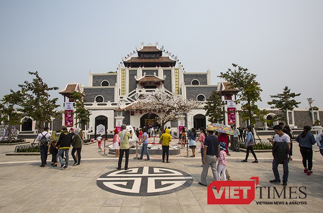Khách du lịch đến Đà Nẵng du Xuân Đinh Dậu tăng mạnh - ảnh 1