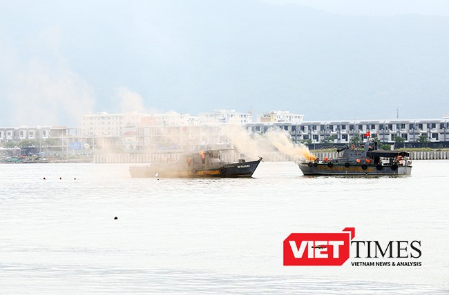 Hải quân Việt-Mỹ diễn tập trên sông Hàn - ảnh 5