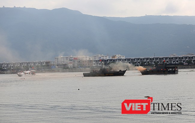 Hải quân Việt-Mỹ diễn tập trên sông Hàn - ảnh 8