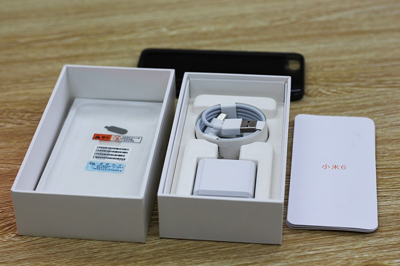 HOT: Mở hộp Xiaomi Mi 6 đầu tiên về Việt Nam - ảnh 2