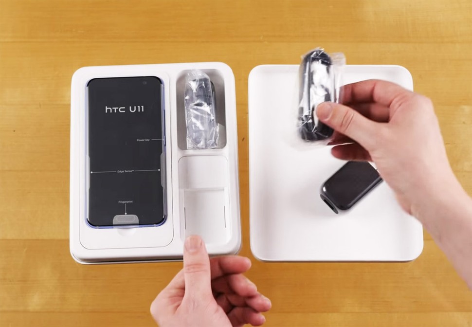 Mở hộp siêu phẩm HTC U 11 - ảnh 5