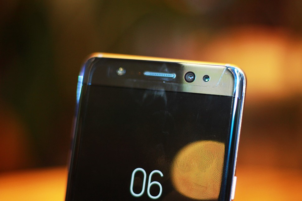 Cận cảnh Galaxy Note 7 tân trang đầu tiên về Việt Nam, giá 15 triệu đồng - ảnh 12