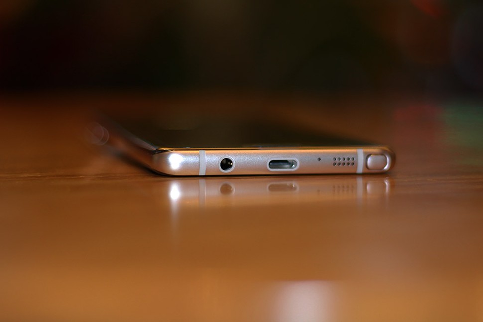 Cận cảnh Galaxy Note 7 tân trang đầu tiên về Việt Nam, giá 15 triệu đồng - ảnh 17
