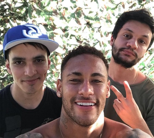 Sao Bóng Đá Neymar 'Cuồng' Game Bắn Súng