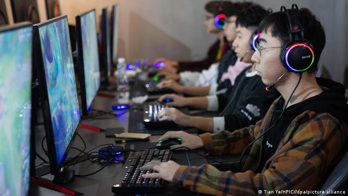 中國將網路遊戲視為“精神鴉片”，加強管理 | 越南時報
