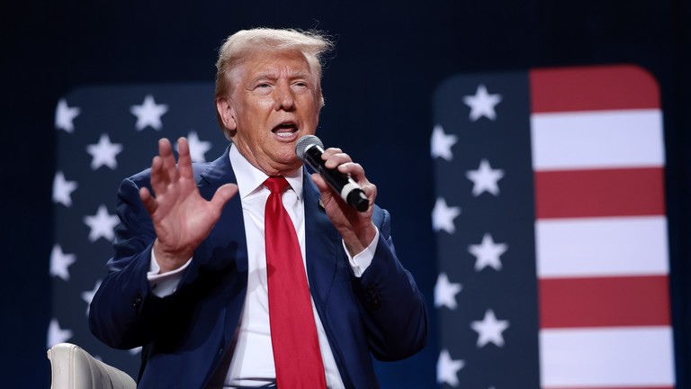 Ông Trump nói Israel nên tấn công các cơ sở hạt nhân của Iran