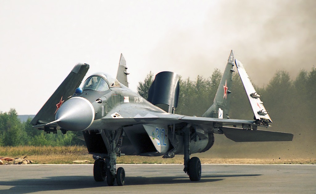 Việt Nam tung “mãnh điểu” MiG – 29 K bảo vệ Trường Sa thế nào? (video) Việt Nam tung “mãnh điểu” MiG – 29 K bảo vệ Trường Sa thế nào? (video)