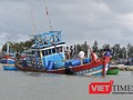 Lai dắt tàu cá bị nạn ở Trường Sa về đảo Lý Sơn