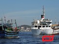 Hải quân vùng 3 lai dắt tàu cá bị nạn trên biển về bờ