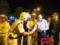 Bí thư Thành ủy Đà Nẵng đã đến thăm, động viên và lì xì cho lực lượng CSGT, CSTT làm việc tại điểm nút giao thông phía Tây cầu Rồng vào đêm 30 Tết Đinh Dậu
