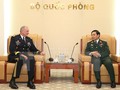Trung tướng Phan Văn Giang, Tổng Tham mưu trưởng, Thứ trưởng Bộ Quốc phòng tiếp Đại tướng Robert Brown, Tư lệnh Lục quân Thái Bình Dương Hoa Kỳ. (Ảnh: Hồng Pha/TTXVN phát)