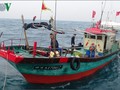 Tàu cá Trung Quốc vi phạm vùng biển Việt Nam bị bắt giữ và xử lý (ảnh VOV)