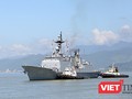 Tàu khu trục tên lửa ROKS Kang Gam Chan (DDH-979) trên vịnh Đà Nẵng