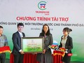 Sáng 6/1, đại diện Chi Cục Bảo vệ môi trường TP Đà Nẵng đã tiếp nhận hệ thống quan trắc môi trường nước tự động trị giá 10 tỷ đồng do Công ty CP Trung Nam tặng cho UBND TP Đà Nẵng.