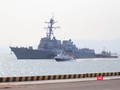 Chều 5/3, chiến hạm hộ tống siêu mẫu hạm USS Carl Vinson (CVN-70) là tàu khu trục tên lửa USS Wayne E.Meyer (DDG-108) đã đến Đà Nẵng.