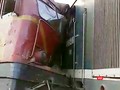 Vào khoảng 17h chiều nay (26/5), hai tàu hàng đang lưu thông trên tuyến đường sắt Bắc Nam, đoạn qua địa phận huyện Núi Thành (Quảng Nam) đã bất ngờ tông trực nhau khiến hơn 100m đường ray bị hư hỏng, 4 toa tàu và hai đầu máy bị rời khỏi đường ray, hư hỏng