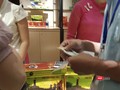Khách du lịch Trung Quốc tại Đà Nẵng thanh toán mua hàng bằng ngoại tệ