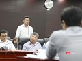 Anh Chế Viết Đông, Hướng dẫn viên tiếng Trung đặt vấn đề với ông Ngô Quang Vinh-Giám đốc Sở Du lịch Đà Nẵng (ngồi đối diện) về những khuất tất của Tour 0 đồng