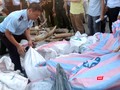 Nhà chức trách đang kiểm tra lô hàng.