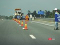 Tính đến trưa 17/10, công tác vá sửa hư hỏng mặt đường trên tuyến cao tốc Đà Nẵng-Quảng Ngãi đã được thực hiện gần như đã hoàn thành