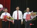 Ông Vũ Quang Hùng (bìa phải) và ông Võ Công Chánh (bìa trái) tại buổi công bố Quyết định phân công công tác.