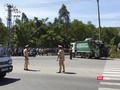 Ngày 8/7, lực lượng cảnh sát được huy động để hộ tống xe chở rác đi vào bãi rác Khánh Sơn