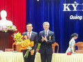 Ông Phan Việt Cường (bìa trái), Ủy viên Trung ương Đảng, Bí thư Tỉnh ủy Quảng Nam, Trưởng đoàn Đại biểu Quốc hội tỉnh vừa được HĐND tỉnh bỏ phiếu bầu chức danh Chủ tịch HĐND tỉnh Quảng Nam