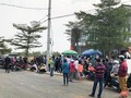 Người mua tập trung đòi quyền lợi tại trụ sở của Công ty CP Bách Đạt An tại khu đô thị Điện Nam-Điện Ngọc, tỉnh Quảng Nam