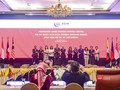 Các quan chức kinh tế ASEAA chụp ảnh lưu niệm tại hội nghị SEOM trù bị diễn ra tại Đà Nẵng