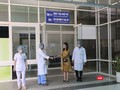 Bệnh nhân mắc COVID-19 thứ 35 nhận giấy chứng nhận sức khỏe từ Bệnh viện Đà Nẵng để xuất viện