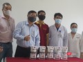 Đại diện trường Đại học Bách khoa Đà Nẵng và Bệnh viện Đà Nẵng tại buổi tiếp nhận máy rửa tay sát khuẩn tự động