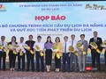 Ông Đặng Việt Dũng (thứ 5 từ trái sang)- nguyên Phó Chủ tịch Thường trực UBND TP Đà Nẵng làm Chủ tịch Danh dự của Quỹ Xúc tiến phát triển du lịc TP Đà Nẵng