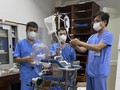 Ê kíp bác sỹ của Bệnh viện Chợ Rẫy cùng thiết bị y tế ra Đà Nẵng cùng Bệnh viện Đà Nẵng điều trị cho bệnh nhân mắc COVID-19 thứ 416  (ảnh Bệnh viện Chợ Rẫy)