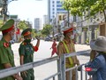 Lực lượng công an làm nhiệm vụ tại chốt cách ly Bệnh viện Đà Nẵng