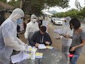 Lực lượng y tế phòng, chống dịch COVID-19 kiểm soát người và phương tiện ra vào cửa ngõ giao thông