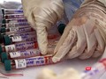 Lực lượng y tế lẫy mẫu xét nghiệm COVID-19 tại Đà Nẵng
