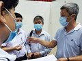 Thứ trưởng Bộ Y tế Nguyễn Trường Sơn trực tiếp kiểm tra việc xây dựng Bệnh viện Dã chiến ở Đà Nẵng (Ảnh: Anh Văn)