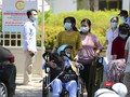 Các bệnh nhân điều trị tại Bệnh viện C Đà Nẵng xuất viện trong sáng ngày 8/8, khi bệnh viện được dỡ bệnh phong tỏa