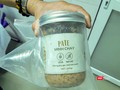 Mẫu sản phẩm pate Minh Chay được ngành y tế Quảng Nam niêm phong, lấy mẫu kiểm nghiệm.