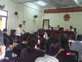 Các bên tranh tụng tại phiên tòa xét xử sơ thẩm yêu cầu chủ đầu tư thực hiện cam kết theo nội dung làm việc với Công an tỉnh và hợp đồng đã ký giữa Hoàng Nhất Nam và Bách Đạt An