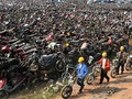 Bãi phế liệu mênh mông với hàng nghìn xe máy các loại xếp chồng chất ở Quảng Châu. Ảnh:Lifeofguangzhou.