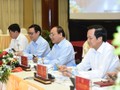 Thủ tướng Nguyễn Xuân Phúc, Phó Thủ tướng Vương Đình Huệ cùng nhắn tin ủng hộ người nghèo.