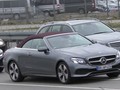 Mercedes-Benz E-Class Cabriolet bản E400 4Matic bất ngờ xuất hiện trên đường phố tại Đức. Đây là lần đầu tiên, Mercedes cung cấp hệ truyền động bốn bánh trên phiên bản mui trần.