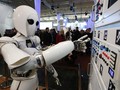 Robot hình nhân AILA vận hành tổng đài tại Hội chợ máy tính CeBit ở Hanover (Đức)